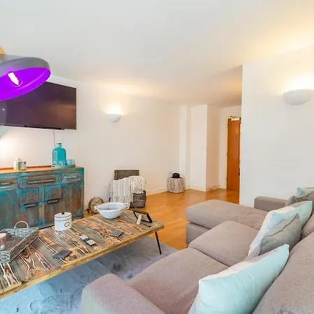 Apartment Large Boutique Harbourside Apartment - Football Table (Adults Only) Bristol