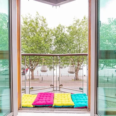 Daire Large Boutique Harbourside Apartment - Football Table (Adults Only) *