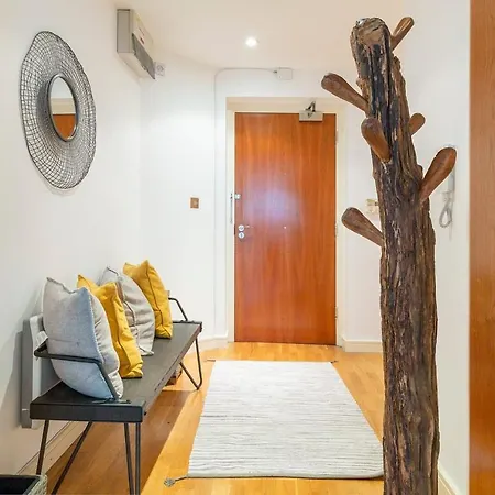 Large Boutique Harbourside Apartment - Football Table (Adults Only) *