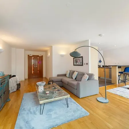 Large Boutique Harbourside Apartment - Football Table (Adults Only) Apartment