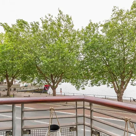 Large Boutique Harbourside Apartment - Football Table (Adults Only) Apartment Bristol