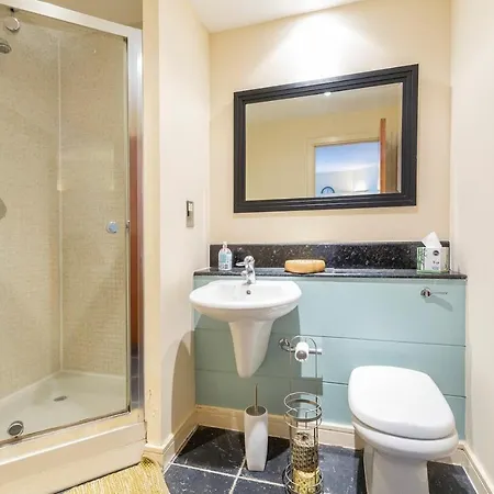 Daire Large Boutique Harbourside Apartment - Football Table (Adults Only)