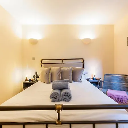 Large Boutique Harbourside Apartment - Football Table (Adults Only) Bristol