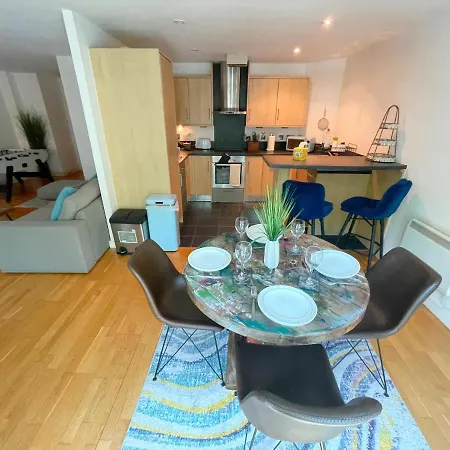 Large Boutique Harbourside Apartment - Football Table (Adults Only) *