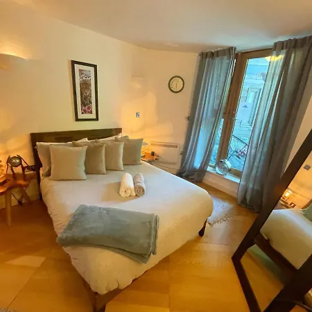 Apartment Large Boutique Harbourside Apartment - Football Table (Adults Only) Bristol