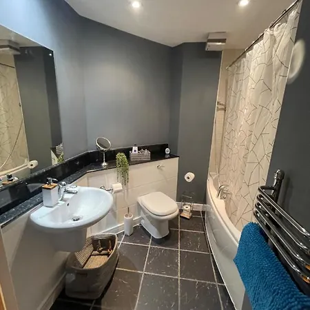Daire Large Boutique Harbourside Apartment - Football Table (Adults Only)