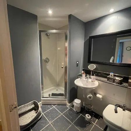 Large Boutique Harbourside Apartment - Football Table (Adults Only)